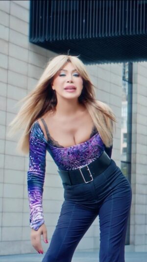 Nawal Al Zoghbi Instagram - You can now watch now my new khaliji song 
on YouTube 🔥🔥 #fakhametmaalik #nawalelzoghbi 
#فخامة_معاليك #نوال_الزغبي 
@lifestylezstudios @fadihaddadofficial @marcel.zoghbi @umusiclb