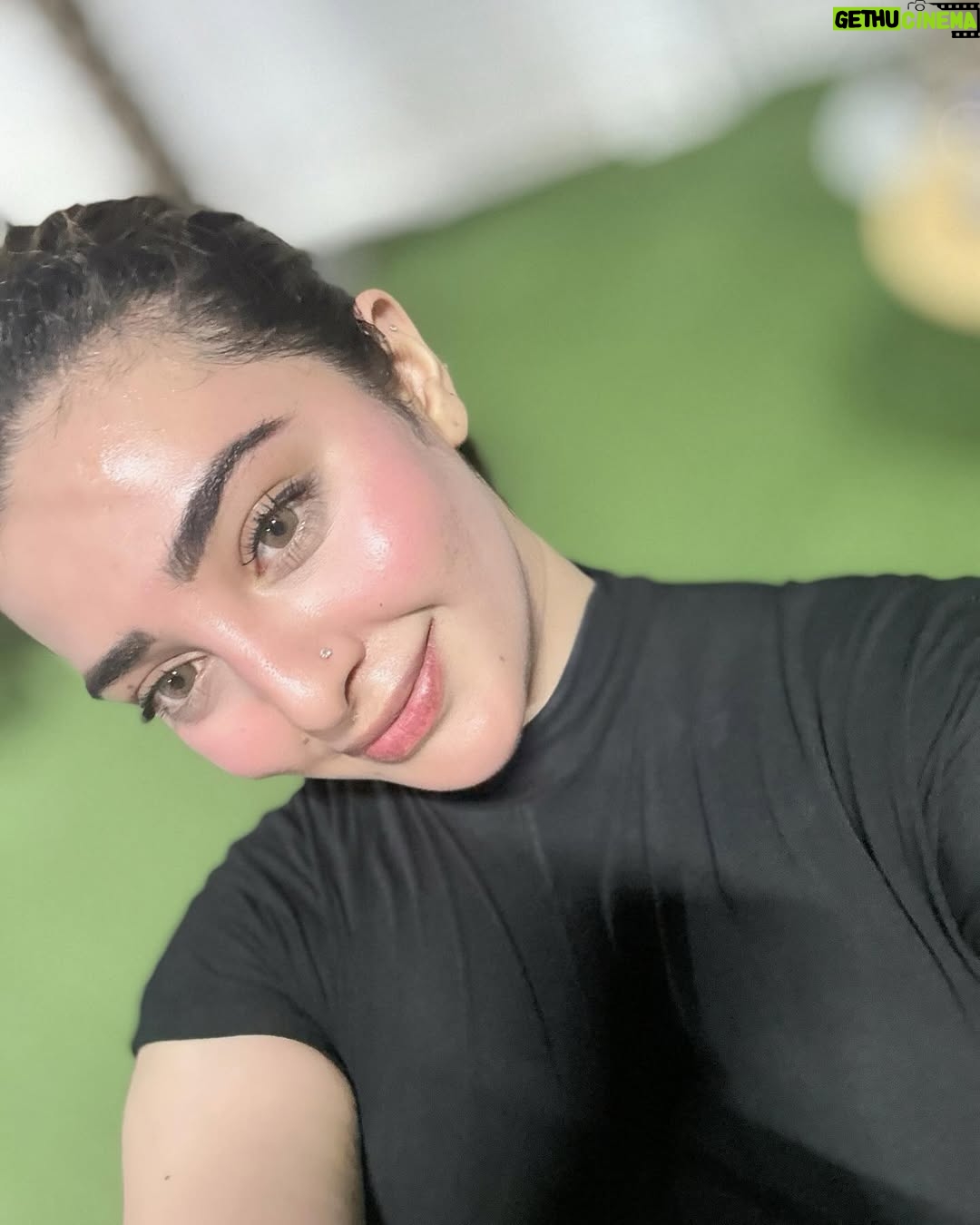 Nawal Saeed - 77.9K Likes - Hey, that’s not how you sit on the rowing machine 💁🏻♀️
