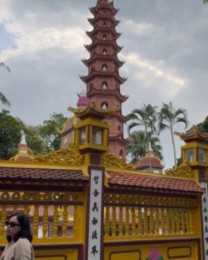 Nazanin Amiri Instagram - Tran Quoc Pagoda (pat 1 ) is one of the most famous and oldest Buddhist temples in Vietnam, located in Hanoi, the capital of the country. 
The pagoda is situated beside the West Lake (Ho Tay), which is one of the largest lakes in Hanoi. The history of its construction dates back over 1,500 years, to the 6th century, during the Ly Dynasty.

More about Pagoda:

-Architecture:Tran Quoc Pagoda is built in the traditional Vietnamese architectural style. It consists of several buildings arranged sequentially around a central courtyard. The pagoda’s central tower, designed in the shape of a stupa, is one of its most prominent features.
 
- Five-Story Tower:One of the most notable features of the pagoda is its five-story tower located in the center. This tower symbolizes the five main principles of Buddhism and is an important religious and cultural symbol in Vietnam.

- Statues of Buddha:Inside the pagoda, there are large statues of Buddha and other religious figures, helping visitors in their prayers and worship. The pagoda remains an active religious site, with many locals coming to worship there.

History:
Tran Quoc Pagoda was originally built in the 6th century by King Ly Nam De. The name (Tran Quoc)translates to (Country of Peace,)and the pagoda was initially created as a sacred place for worship and the teaching of Buddhist principles. Over the years, the pagoda has been renovated multiple times, but it remains one of Vietnam’s cultural and religious landmarks.

Cultural Significance:
Tran Quoc Pagoda is recognized as one of the most important historical and cultural sites in Vietnam and is a major tourist destination in Hanoi. It symbolizes Vietnam’s religious and cultural traditions and continues to function as an educational center for Buddhist teachings.
(This article is written by Nazanin Amiri)✍️
@nazaninamiri_official @nazaninamiri_books صفحه فارسيم

#vietnam #temple #traveler