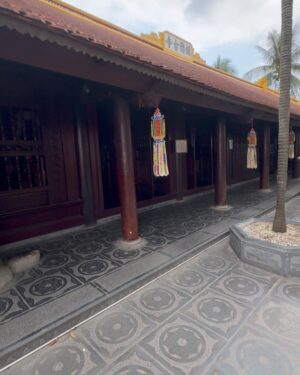 Nazanin Amiri Instagram - Tran Quoc Pagoda (pat 1 ) is one of the most famous and oldest Buddhist temples in Vietnam, located in Hanoi, the capital of the country. 
The pagoda is situated beside the West Lake (Ho Tay), which is one of the largest lakes in Hanoi. The history of its construction dates back over 1,500 years, to the 6th century, during the Ly Dynasty.

More about Pagoda:

-Architecture:Tran Quoc Pagoda is built in the traditional Vietnamese architectural style. It consists of several buildings arranged sequentially around a central courtyard. The pagoda’s central tower, designed in the shape of a stupa, is one of its most prominent features.
 
- Five-Story Tower:One of the most notable features of the pagoda is its five-story tower located in the center. This tower symbolizes the five main principles of Buddhism and is an important religious and cultural symbol in Vietnam.

- Statues of Buddha:Inside the pagoda, there are large statues of Buddha and other religious figures, helping visitors in their prayers and worship. The pagoda remains an active religious site, with many locals coming to worship there.

History:
Tran Quoc Pagoda was originally built in the 6th century by King Ly Nam De. The name (Tran Quoc)translates to (Country of Peace,)and the pagoda was initially created as a sacred place for worship and the teaching of Buddhist principles. Over the years, the pagoda has been renovated multiple times, but it remains one of Vietnam’s cultural and religious landmarks.

Cultural Significance:
Tran Quoc Pagoda is recognized as one of the most important historical and cultural sites in Vietnam and is a major tourist destination in Hanoi. It symbolizes Vietnam’s religious and cultural traditions and continues to function as an educational center for Buddhist teachings.
(This article is written by Nazanin Amiri)✍️
@nazaninamiri_official @nazaninamiri_books صفحه فارسيم

#vietnam #temple #traveler