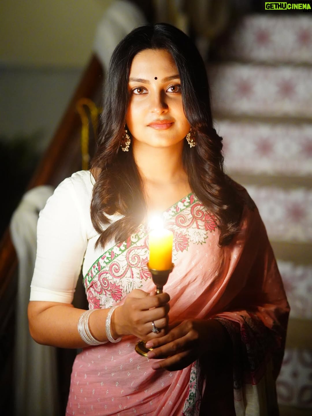 Naznin Nahar Niha - 51.2K Likes - "মেঘবালিকা"
Same look but different angle pictures😉