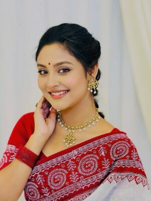 Naznin Nahar Niha Instagram - শুভ নববর্ষ ❤️
📸 - @floowrryyyyy 
Jewellery from - @6yardsstory