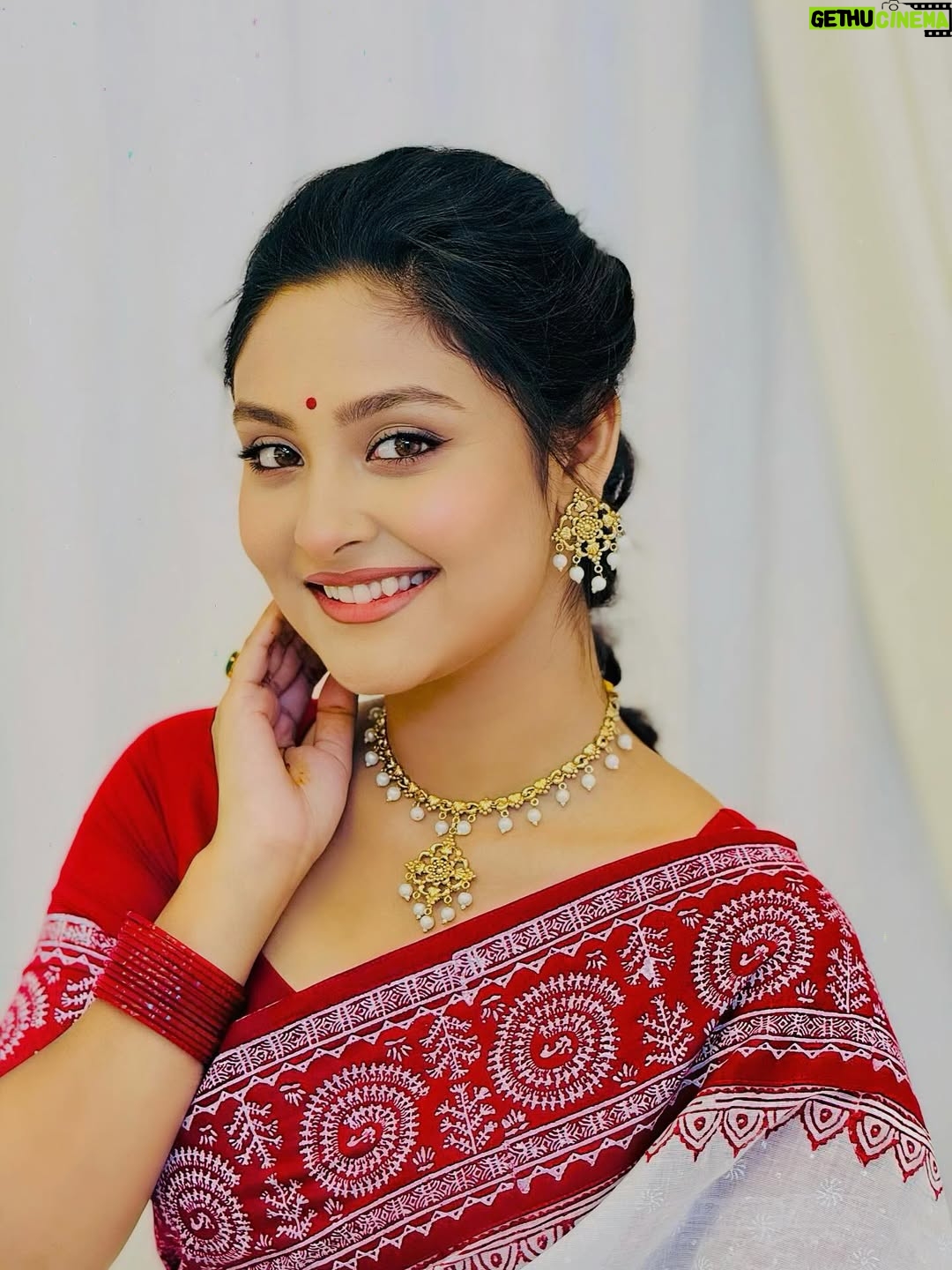 Naznin Nahar Niha - 41.2K Likes - শুভ নববর্ষ ❤️
📸 - @floowrryyyyy
Jewellery from - @6yardsstory