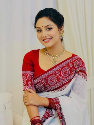 Naznin Nahar Niha Instagram - শুভ নববর্ষ ❤️
📸 - @floowrryyyyy 
Jewellery from - @6yardsstory