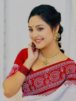Naznin Nahar Niha Instagram - শুভ নববর্ষ ❤️
📸 - @floowrryyyyy 
Jewellery from - @6yardsstory