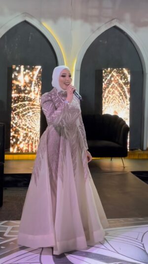 Nedaa Sharara Instagram - ♥️قصادك بنسى انا الدنيا

Makup & dress @lameesbeautycenter ♥️