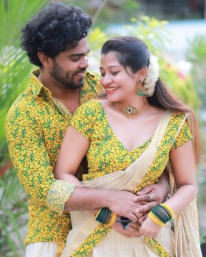 Neema Mathew Instagram - എല്ലാവർക്കും ഞങ്ങളുടെ ഹൃദയം നിറഞ്ഞ വിഷു ആശംസകൾ 🥰

#vishu #coupleshoot #happyvishu