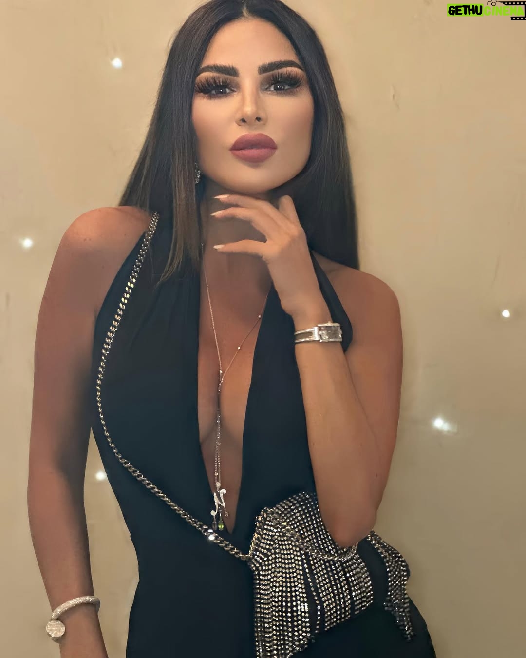 Nelly Makdessy - 14K Likes - Create your own visual style… 💎 #الحلو_طل #نيللي_مقدسي #fashion #jewelry #classy #star