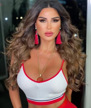 Nelly Makdessy Instagram - How you love yourself is how you teach others to love you ❤️