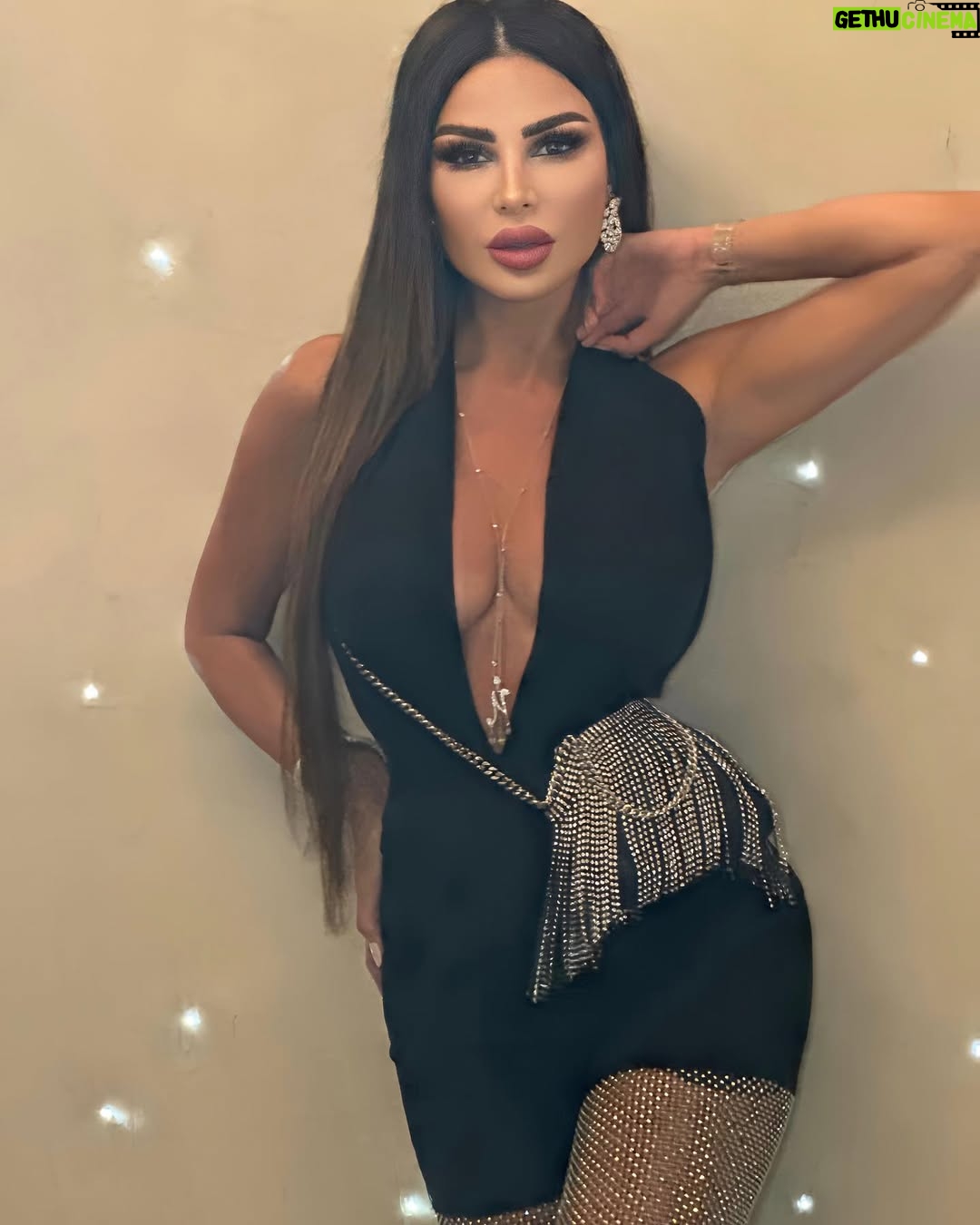 Nelly Makdessy - 14K Likes - Create your own visual style… 💎 #الحلو_طل #نيللي_مقدسي #fashion #jewelry #classy #star