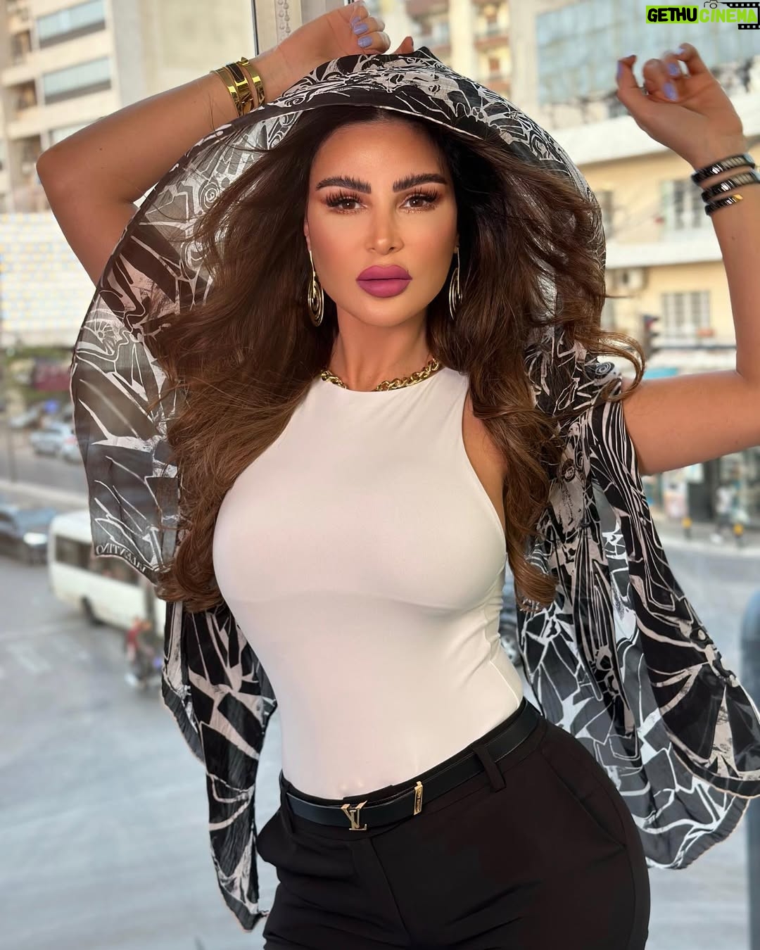 Nelly Makdessy - 17.1K Likes - Never let anyone treat you like you’re ordinary #nellymakdessy #beyourself