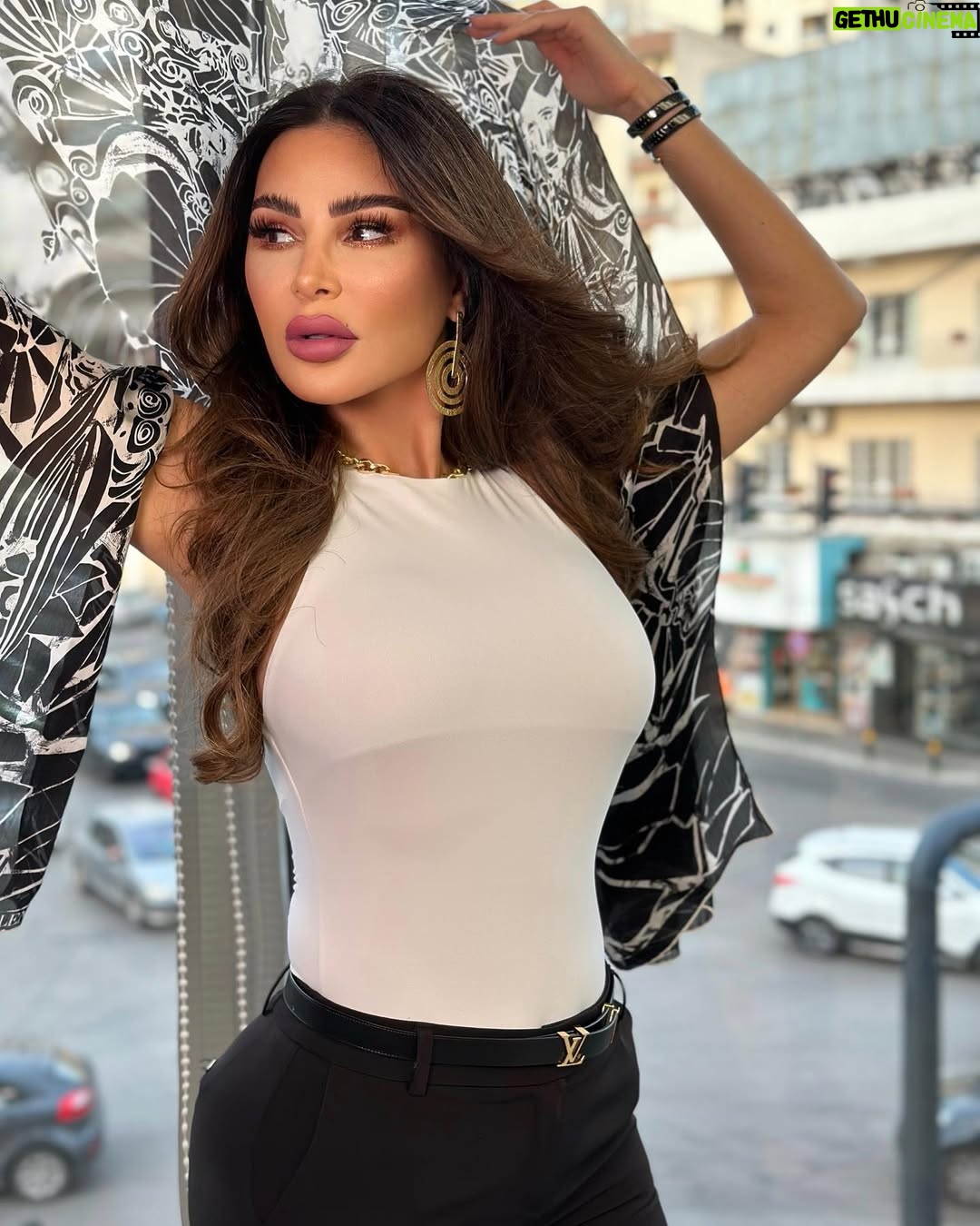 Nelly Makdessy - 17.1K Likes - Never let anyone treat you like you’re ordinary #nellymakdessy #beyourself
