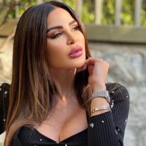 Nelly Makdessy Instagram - ستشرق الشمس وسنحاول مرّة أُخرى  Cheer up and keep going ✌️#نيللي_مقدسي