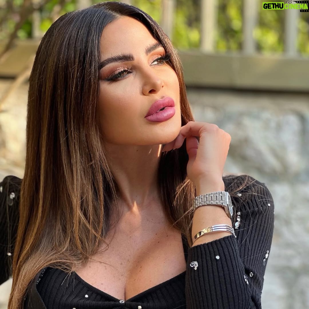 Nelly Makdessy - 16.7K Likes - ستشرق الشمس وسنحاول مرّة أُخرى Cheer up and keep going ✌️#نيللي_مقدسي