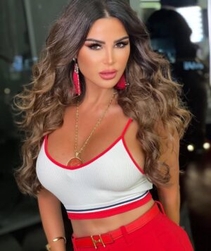 Nelly Makdessy Instagram - How you love yourself is how you teach others to love you ❤️