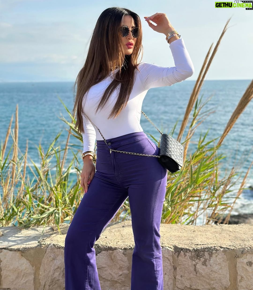 Nelly Makdessy - 15.7K Likes - I hope this Eid brings peace and happiness to Everyone ❤️#eid_mubarak #عيد_الفطر #نيللي_مقدسي