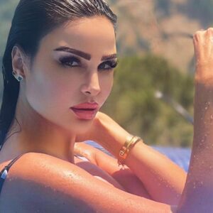 Nelly Makdessy Instagram - 👀🌊

#nellymakdessy
