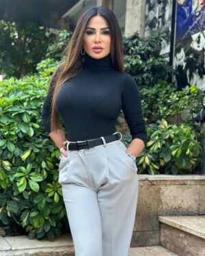 Nelly Makdessy Instagram - النجاح الذي تستمتع به اليوم هو نتيجة الثمن الذي دفعته في الماضي ✌️. لكم مني كل التقدير والاحترام وكل عيد عمال وانتم بالف بخير #عيد_العمال #نيللي_مقدسي