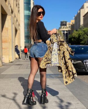 Nelly Makdessy Instagram - أيامك لن تعود، إفعل ما يسعدك.
#نيللي_مقدسي