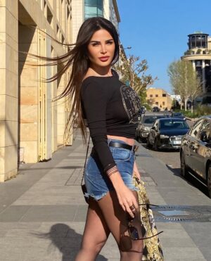 Nelly Makdessy Instagram - أيامك لن تعود، إفعل ما يسعدك.
#نيللي_مقدسي