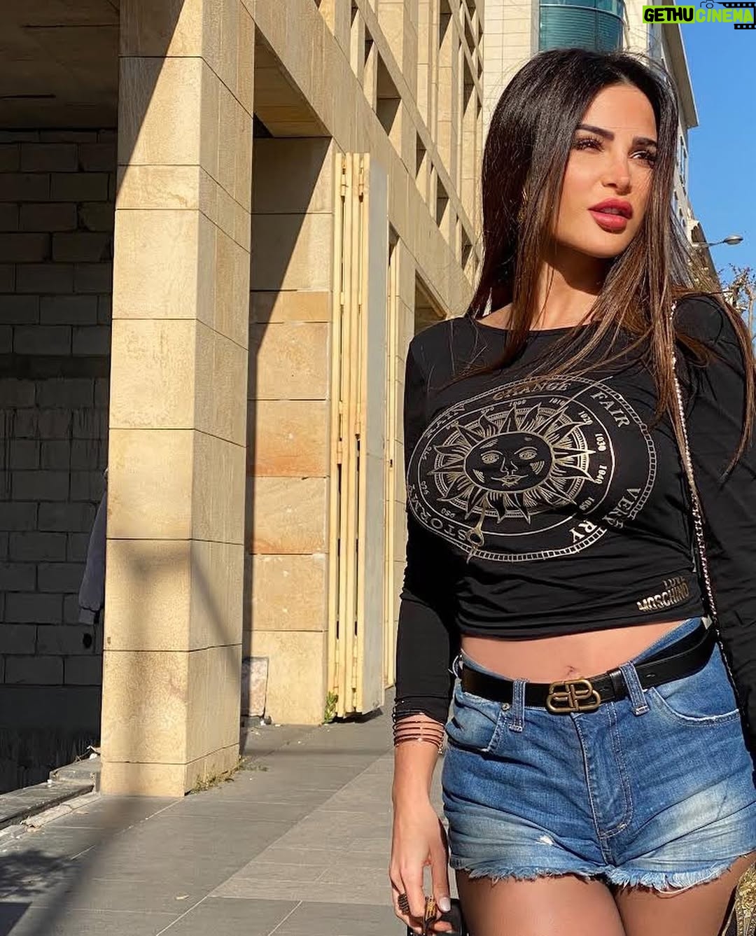 Nelly Makdessy - 16.1K Likes - أيامك لن تعود، إفعل ما يسعدك.
#نيللي_مقدسي