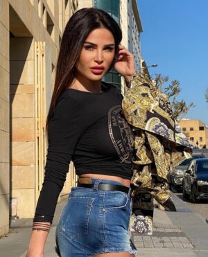 Nelly Makdessy Instagram - أيامك لن تعود، إفعل ما يسعدك.
#نيللي_مقدسي