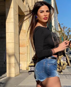 Nelly Makdessy Instagram - أيامك لن تعود، إفعل ما يسعدك.
#نيللي_مقدسي