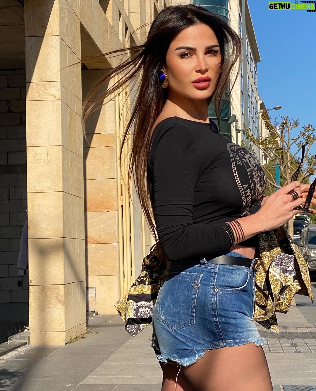 Nelly Makdessy - 16.1K Likes - أيامك لن تعود، إفعل ما يسعدك.
#نيللي_مقدسي