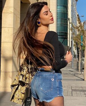 Nelly Makdessy Instagram - أيامك لن تعود، إفعل ما يسعدك.
#نيللي_مقدسي