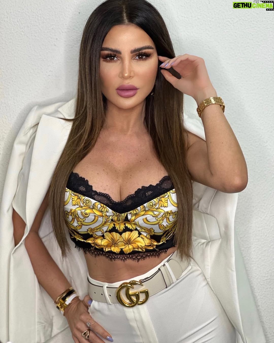 Nelly Makdessy - 19.5K Likes - White is might 🤍 #nellymakdessy #white #color