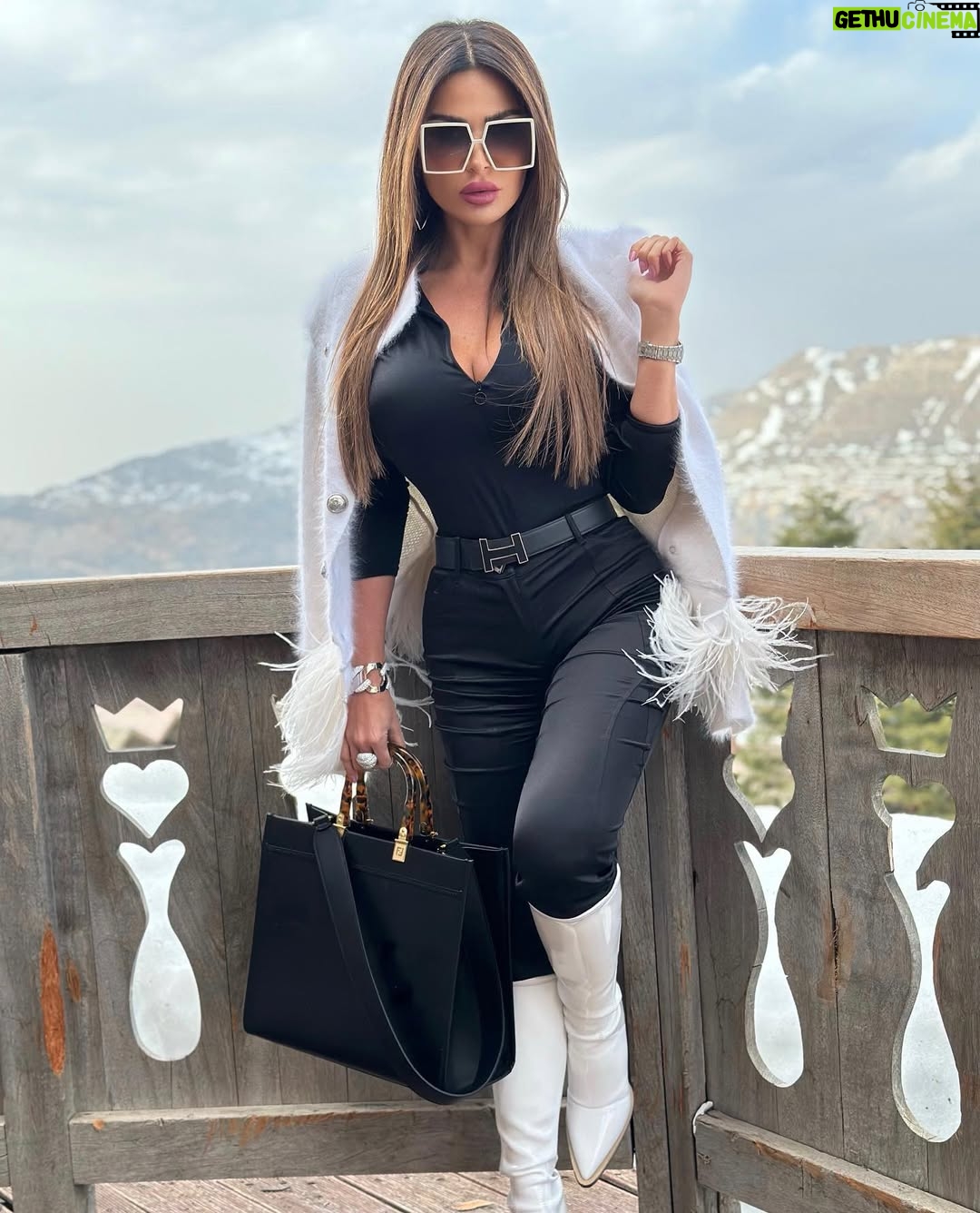 Nelly Makdessy - 15.3K Likes - Make it simple but significant #goodmorning #Nellymakdessy