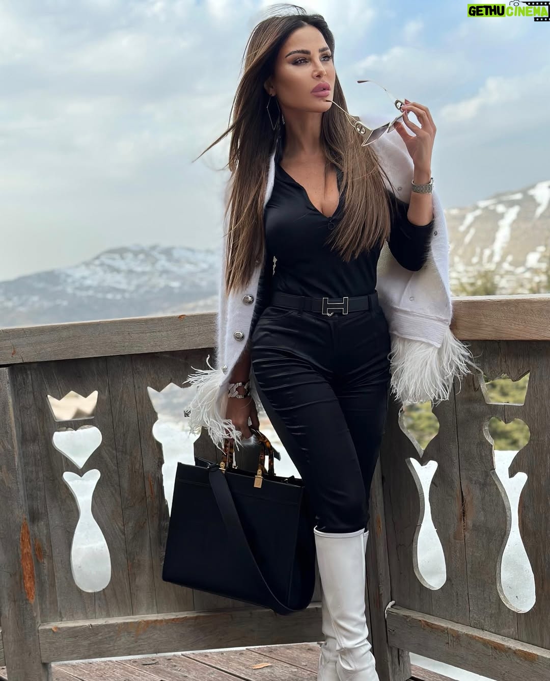 Nelly Makdessy - 15.3K Likes - Make it simple but significant #goodmorning #Nellymakdessy