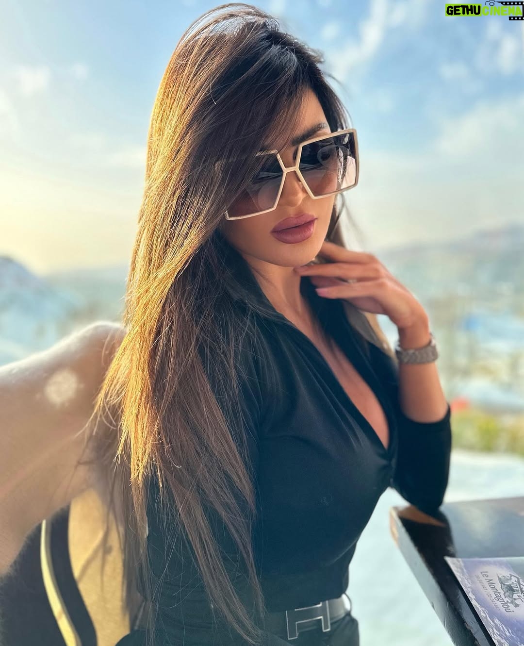 Nelly Makdessy - 15.3K Likes - Make it simple but significant #goodmorning #Nellymakdessy