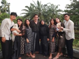 Nessie Judge Instagram - 2025 Eid at the Judges. 🤍
Mohon maaf lahir dan batin, semuanya! (Kecuali Adi 🫵🏼😒)