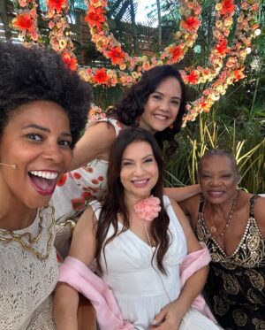 Neusa Borges Instagram - Nada como comemorar os 60 anos da @tvglobo no @edecasanasredes. E eu que tenho 68 anos de carreira fico muito feliz em fazer parte da história de uma emissora que está na casa dos brasileiros a tantos anos.

#tvglobo60anos 
#neusaborges