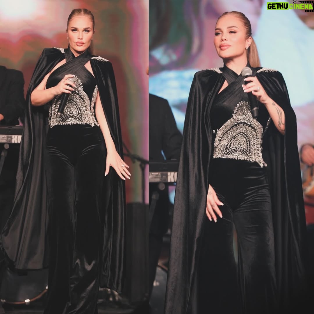 Nicole Saba - 88.3K Likes - Ramadan Kareem🌙✨🖤
#costumemadejumpsuit @heshe33
#makeup @cynthianahas
#hair @toniissa
#pr @fatmaessayed
#نيكول_سابا #رقية_العسكري #وتقابل_حبيب #nicolesaba