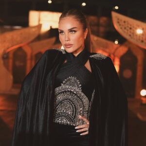 Nicole Saba Instagram - Ramadan Kareem🌙✨🖤 

#costumemadejumpsuit @heshe33 
#makeup @cynthianahas 
#hair @toniissa 
#pr @fatmaessayed 
#نيكول_سابا #رقية_العسكري #وتقابل_حبيب #nicolesaba