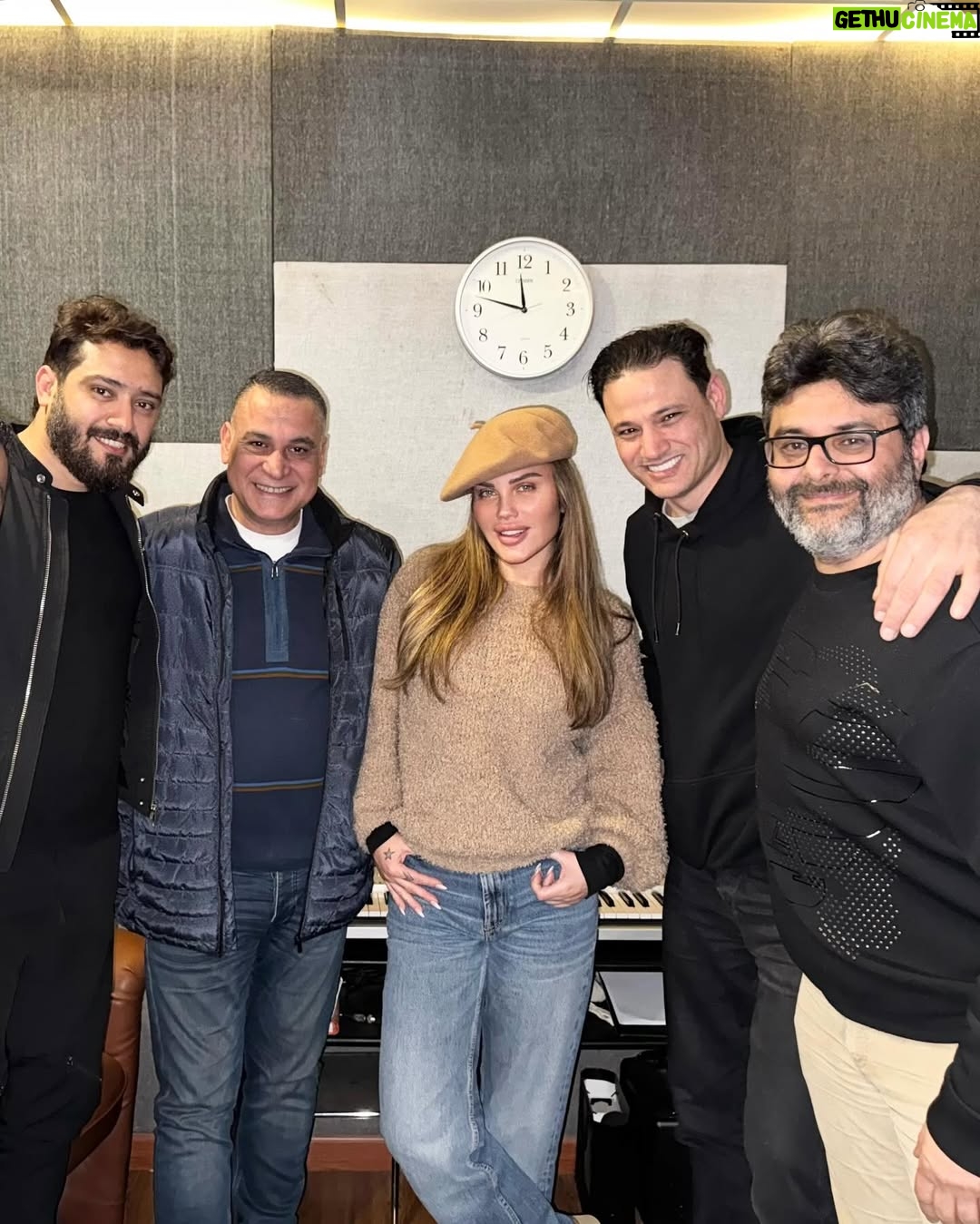 Nicole Saba - 92.2K Likes - SOON New Mini Album🎵💪🏻Stay tuned💥💣
#nicolesaba #نيكول_سابا #music #newhits
