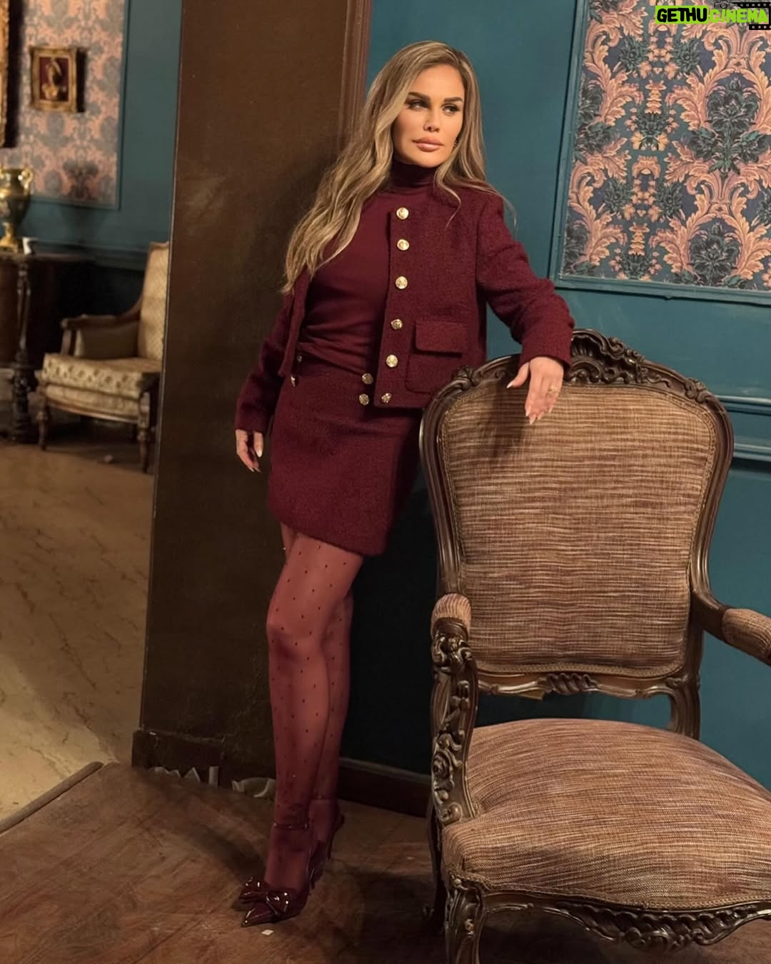 Nicole Saba - 124.5K Likes - فاضل ٣ حلقات ونعرف مصير #رقية_العسكري حيكون ايه!!!😤
انتو ايه توقعاتكم لنهايتها؟؟ 🤔😳
#وتقابل_حبيب #روكا #نيكول_سابا #nicolesaba #رمضان_كريم