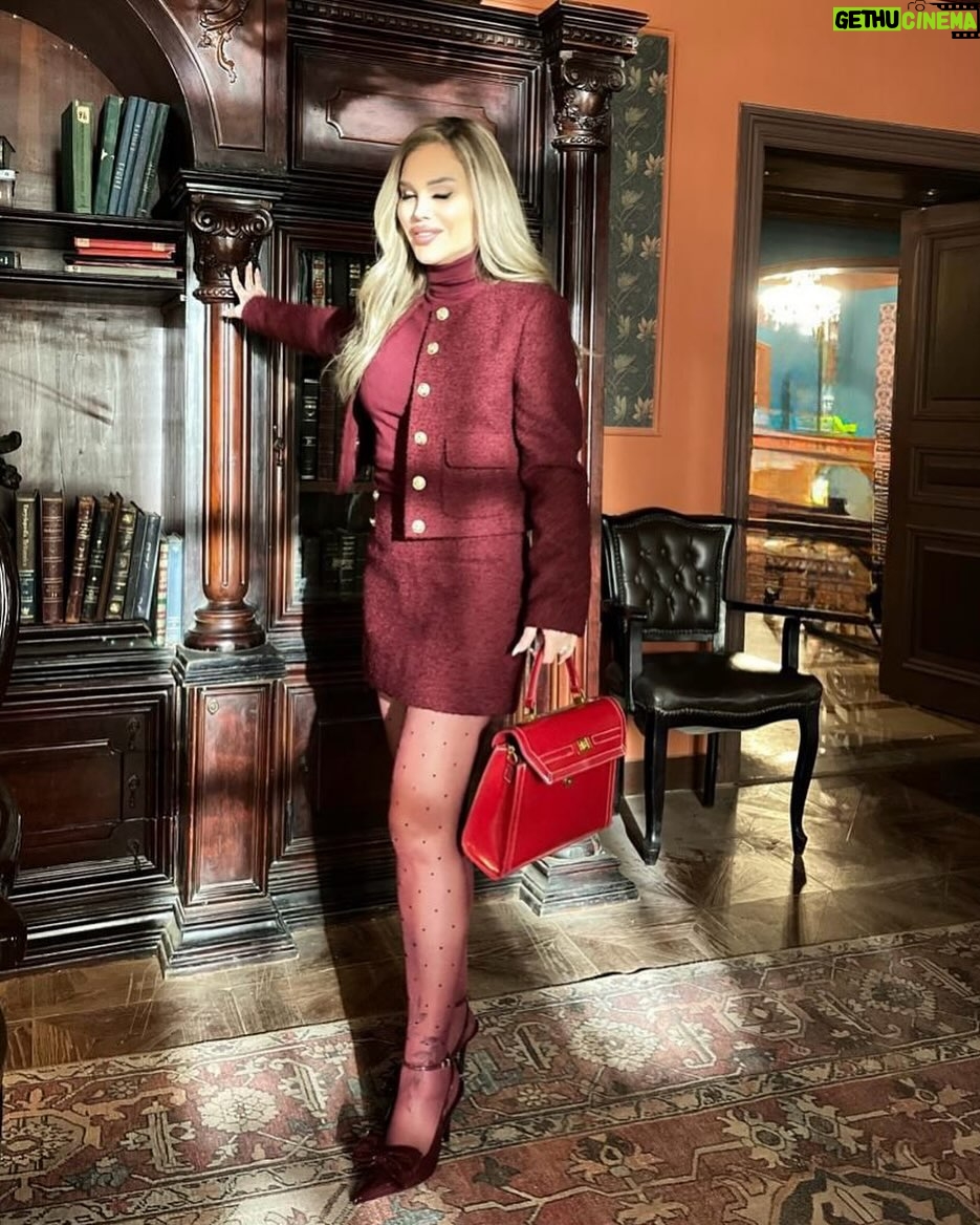 Nicole Saba - 124.5K Likes - فاضل ٣ حلقات ونعرف مصير #رقية_العسكري حيكون ايه!!!😤
انتو ايه توقعاتكم لنهايتها؟؟ 🤔😳
#وتقابل_حبيب #روكا #نيكول_سابا #nicolesaba #رمضان_كريم