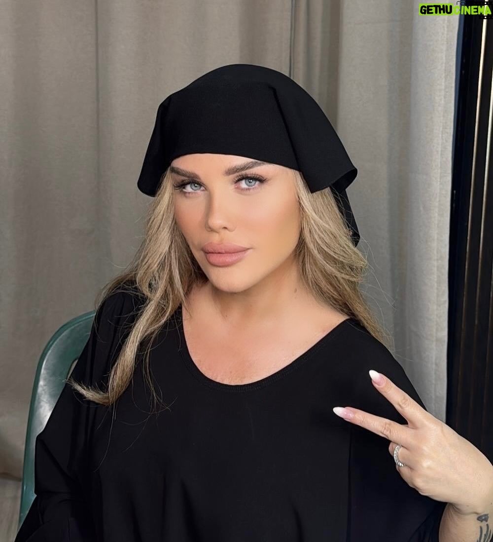 Nicole Saba - 75.2K Likes - رمضان كريم على الجميع وكل سنة وانتم طيبين 🌙✨
#رقية_العسكري بتتمنالكم مشاهدة ممتعة ومستنية رأيكم لما تتفرجوا😊خلّيكوا حنيّنين🤣👍🏻
#وتقابل_حبيب #رمضان2025
#نيكول_سابا #nicolesaba