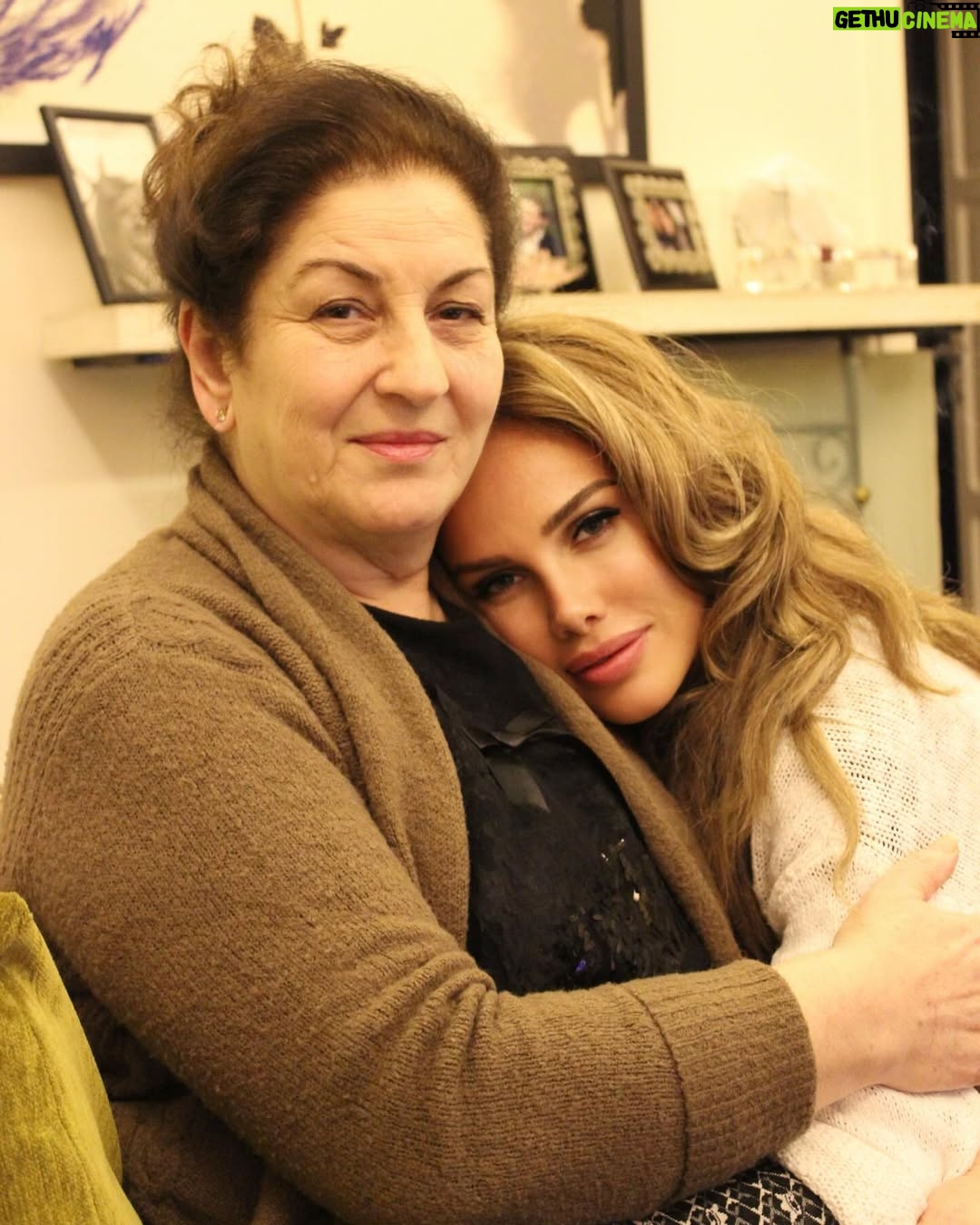 Nicole Saba - 88.1K Likes - اليوم عيد ميلادك يا غالية..
فلترقد روحك بسلام 🙏🏻🕊️🤍
#مها_بيرقدار