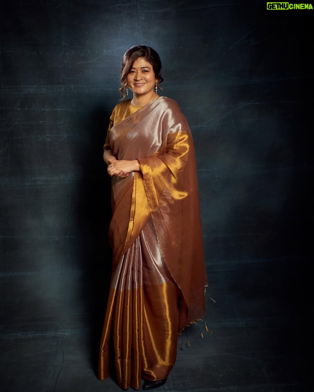 Nidhi Bisht - 4.8K Likes - For the Critics choice awards!!
Styled by @smitikaur ❤️
Sareee @houseofurrmi
Blouse @hutsandlooms
Jewellery @heerhouseofjewellery
Assisted by @shreeya.ligade
Hair by @hairartbyganesh
📸 by @prashandtap
BIG hugs to @filmcriticsguild from Maamla Legal Hai team !
