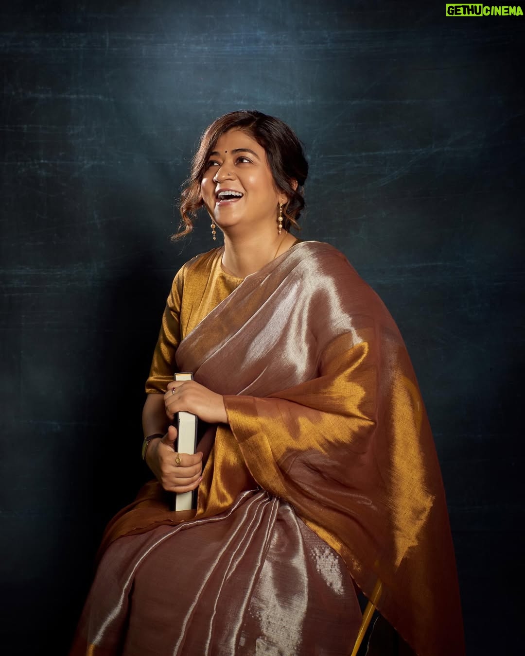 Nidhi Bisht - 4.8K Likes - For the Critics choice awards!!
Styled by @smitikaur ❤️
Sareee @houseofurrmi
Blouse @hutsandlooms
Jewellery @heerhouseofjewellery
Assisted by @shreeya.ligade
Hair by @hairartbyganesh
📸 by @prashandtap
BIG hugs to @filmcriticsguild from Maamla Legal Hai team !