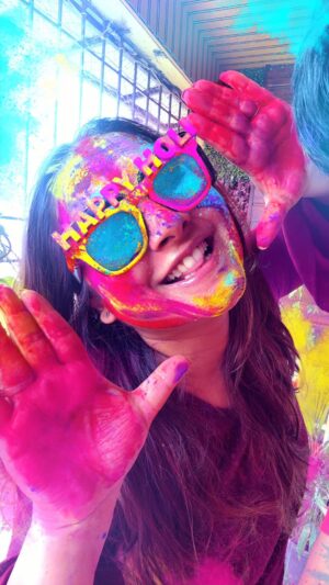 Nidhi Uttam Instagram - 🧿🌈Warning: Playing Holi with me may cause excessive laughter, random dance moves, and color explosions! 🎨😂🥰🎉 

#rangonwalimasti #happyholi2025 #holiwithbae❤️ #coupleholi