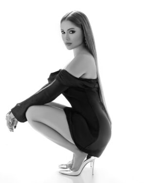 Nigar Jamal Instagram - Səni elə sevdim... Qanadım yox uçmağa...🫠

Photo by @eko_agalarov 
Makeup by @gozeljavad 
Studio by @1studio.az
Qolbağ: @sultan_concept_store