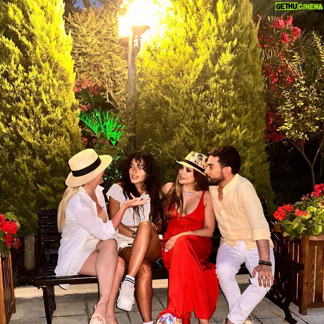 Nigar Jamal - 12.3K Likes - ♥️🥰😘 Gözəl sənətkarımız @faiqagayev mənim əzizlərim @vafaisazadeh @dilarakazimova xoş gəlmişsiniz!!!♥️🥳😘