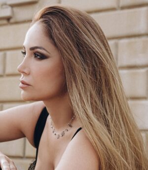Nigar Jamal Instagram - Thank you for pics @sevadjafarovaa.ph 🤍 
Makeup by @ayshenagakishiyeva 🩶 
@kamila.beauty.center 🖤