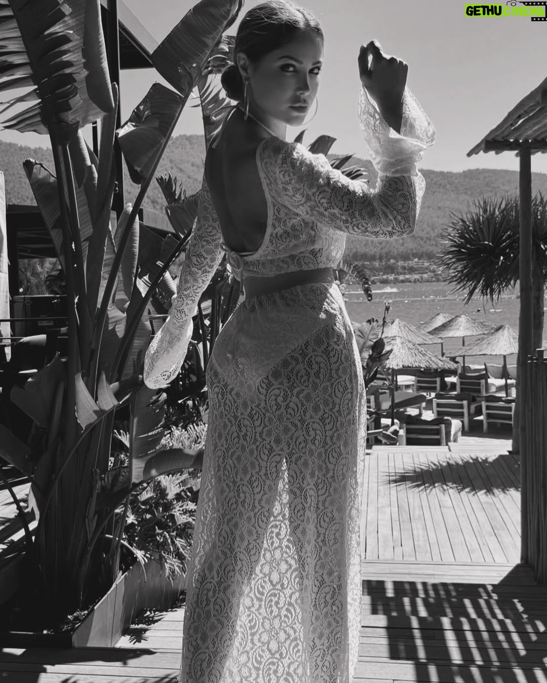 Nigar Jamal - 9.5K Likes - The tans will fade but the memories will last forever♥️😘
Cover ups by @alove.az #LujoBodrum