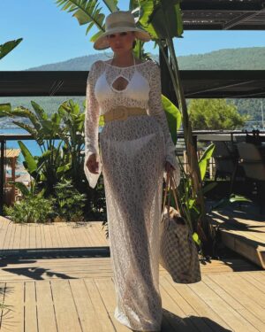 Nigar Jamal Instagram - The tans will fade but the memories will last forever♥️😘
Cover ups by @alove.az #LujoBodrum